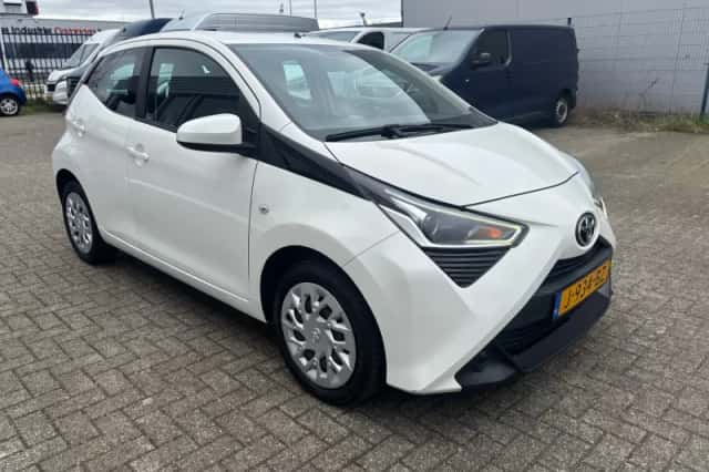 Toyota Aygo (2020) thumbnail 3