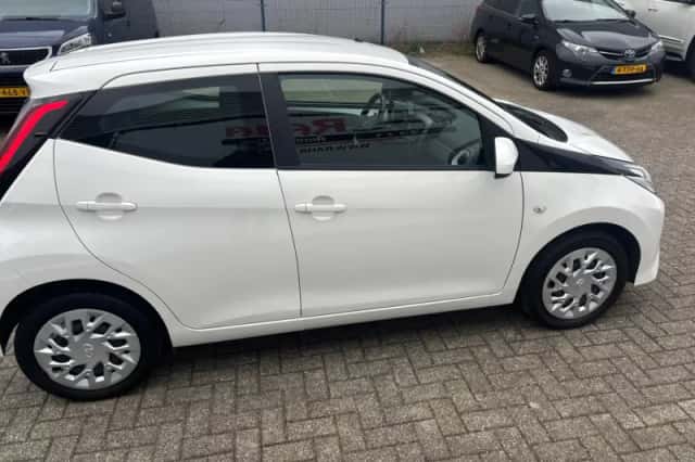 Toyota Aygo (2020) thumbnail 4