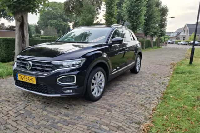 Volkswagen T-Roc (2018) thumbnail 1