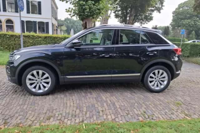 Volkswagen T-Roc (2018) thumbnail 2