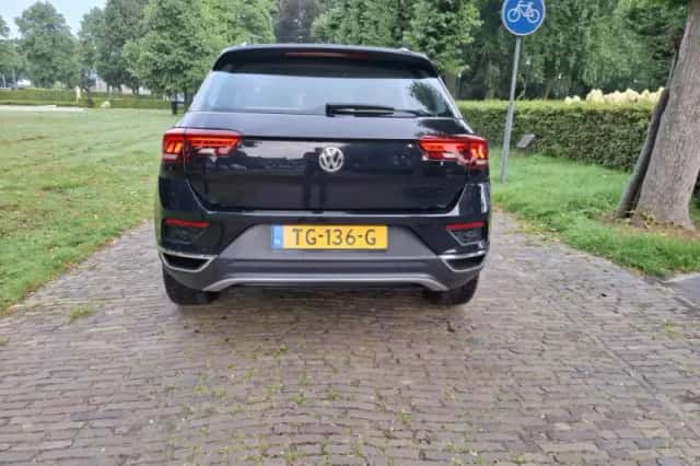 Volkswagen T-Roc (2018) thumbnail 4