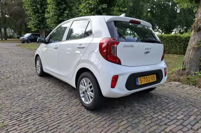 Kia Picanto (2023) thumbnail 3