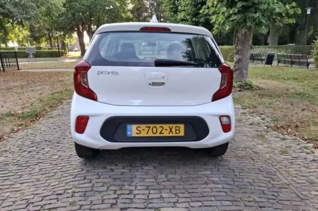 Kia Picanto (2023) thumbnail 4