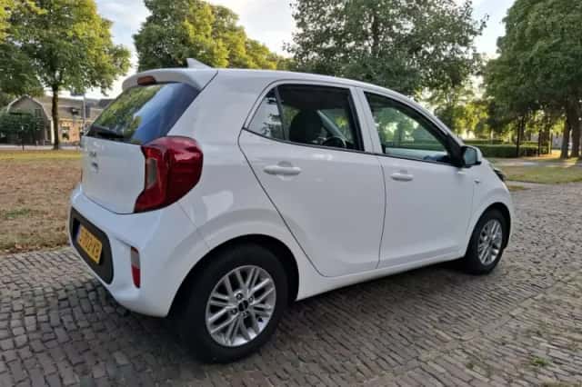 Kia Picanto (2023) thumbnail 6