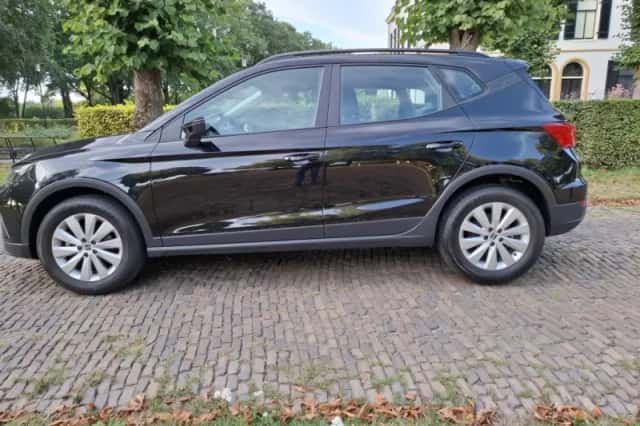 SEAT Arona (2023) thumbnail 2