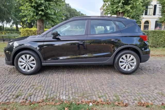 SEAT Arona (2023) thumbnail 3