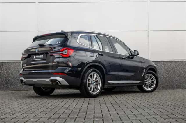 BMW X3 (2022) thumbnail 2
