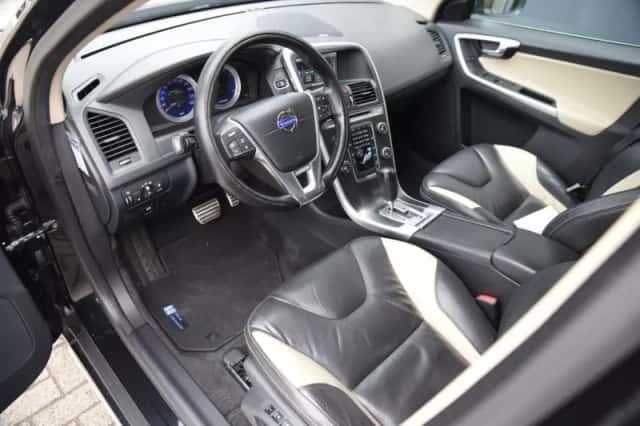 Volvo XC60 (2011) thumbnail 2