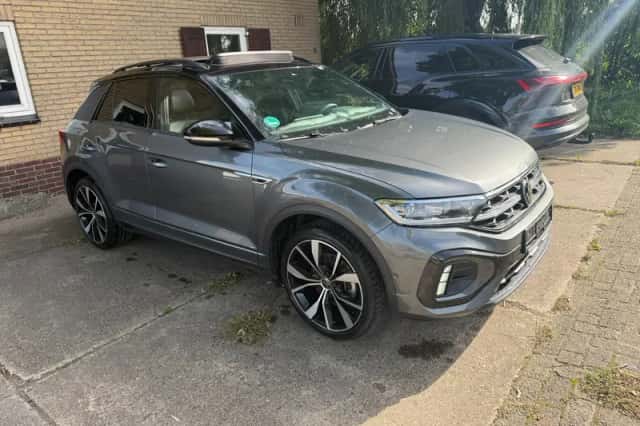 Volkswagen T-Roc (2022) thumbnail 1