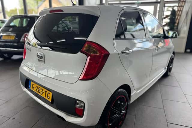 Kia Picanto (2014) thumbnail 5