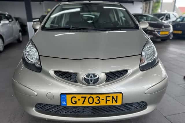 Toyota Aygo (2008) thumbnail 2