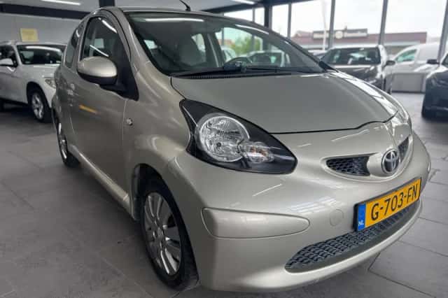 Toyota Aygo (2008) thumbnail 3