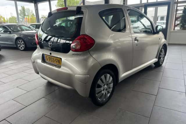 Toyota Aygo (2008) thumbnail 5