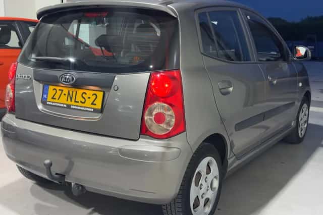 Kia Picanto (2010) thumbnail 5