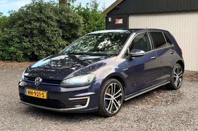 Volkswagen Golf (2015) thumbnail 2