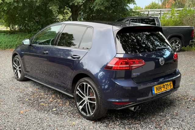 Volkswagen Golf (2015) thumbnail 5