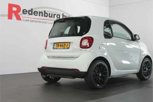 Smart ForTwo (2018) thumbnail 2