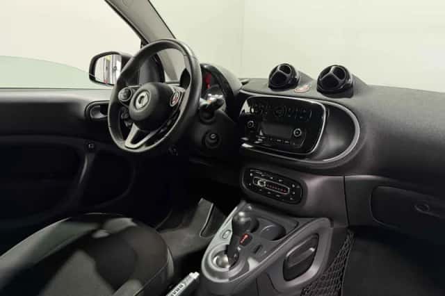 Smart ForTwo (2018) thumbnail 3