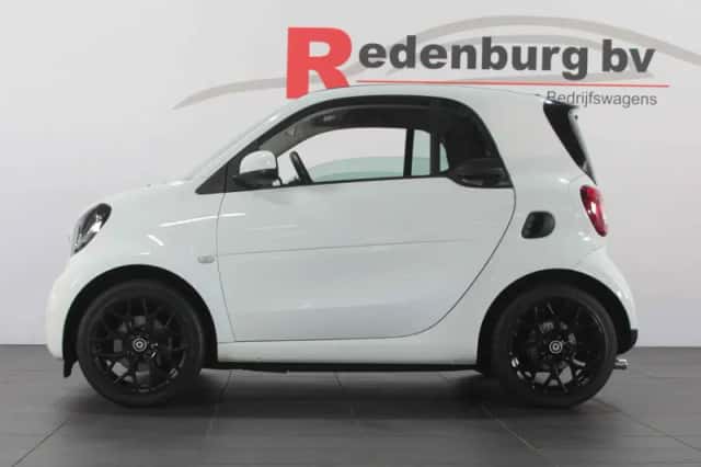 Smart ForTwo (2018) thumbnail 4