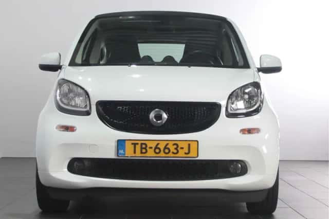 Smart ForTwo (2018) thumbnail 5