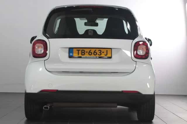 Smart ForTwo (2018) thumbnail 6