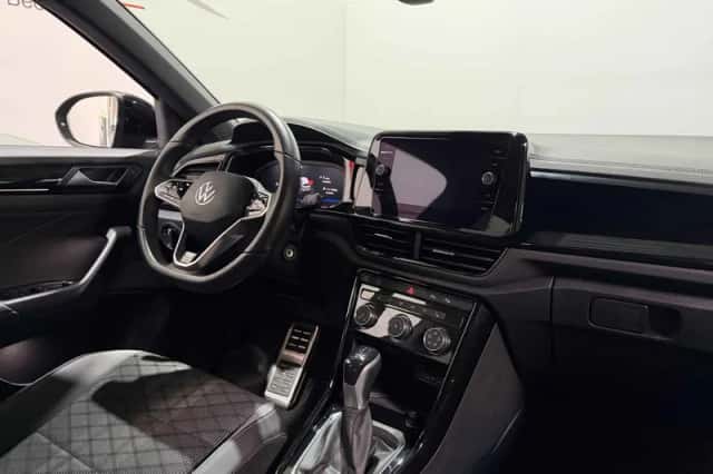 Volkswagen T-Roc (2023) thumbnail 3