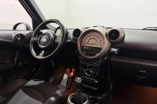 MINI Countryman (2011) thumbnail 3