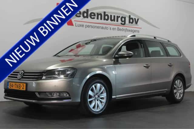 Volkswagen Passat (2012) thumbnail 1