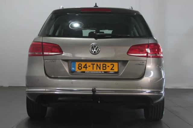 Volkswagen Passat (2012) thumbnail 6