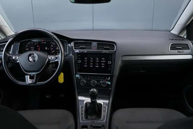 Volkswagen Golf (2018) thumbnail 4