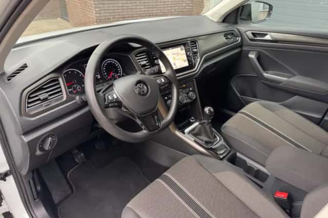 Volkswagen T-Roc (2019) thumbnail 5