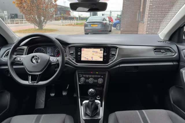 Volkswagen T-Roc (2019) thumbnail 6