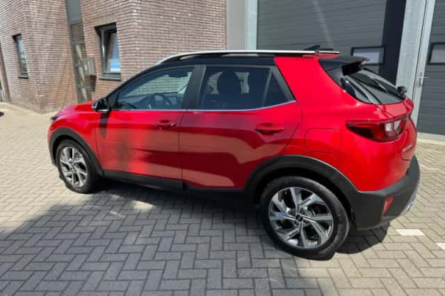 Kia Stonic (2022) thumbnail 2