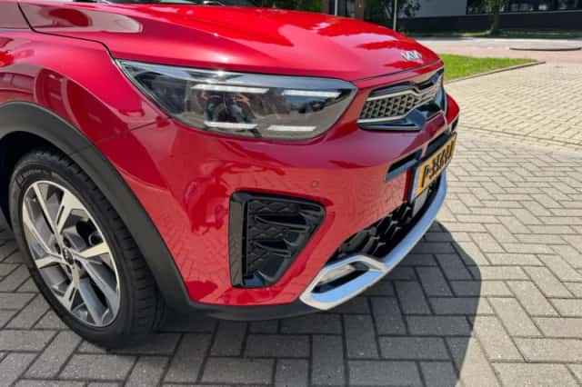 Kia Stonic (2022) thumbnail 3