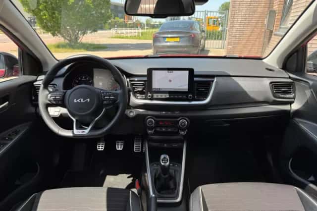 Kia Stonic (2022) thumbnail 6