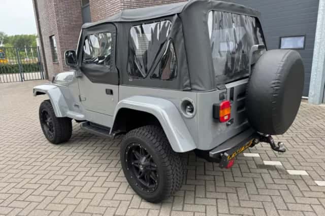 Jeep Wrangler (2005) thumbnail 2