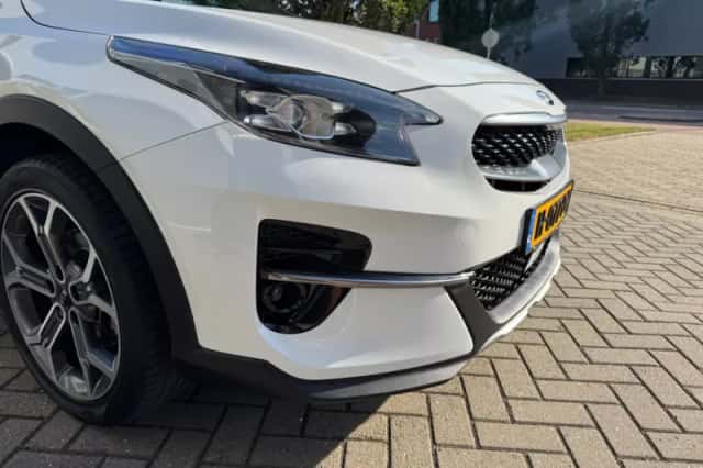 Kia XCeed (2020) thumbnail 3