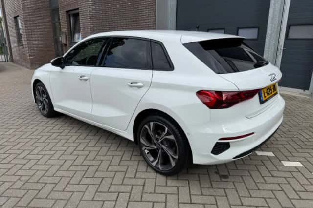 Audi A3 (2021) thumbnail 2
