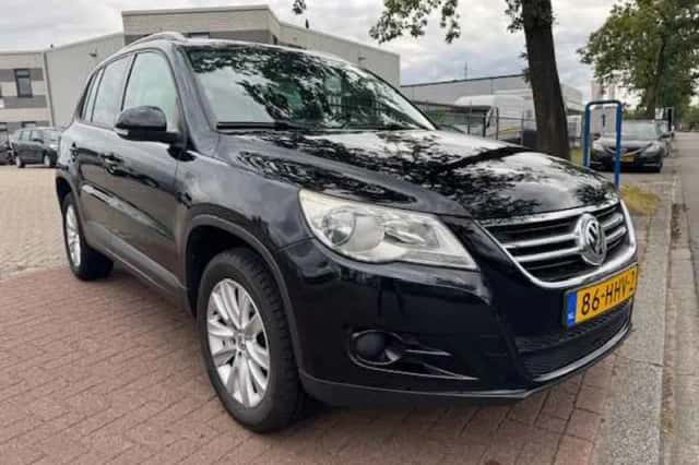 Volkswagen Tiguan (2009) thumbnail 1