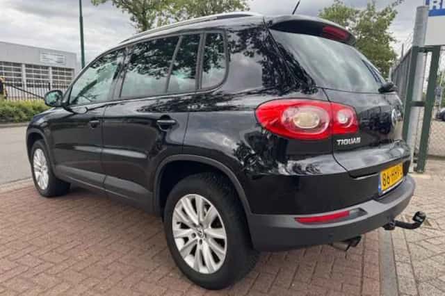 Volkswagen Tiguan (2009) thumbnail 2
