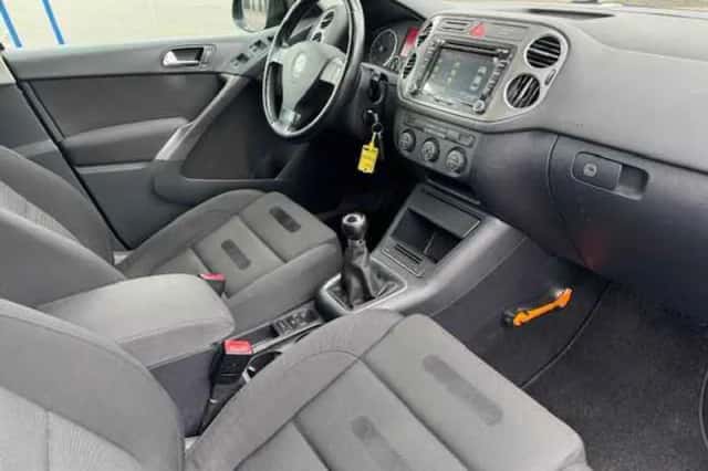 Volkswagen Tiguan (2009) thumbnail 3