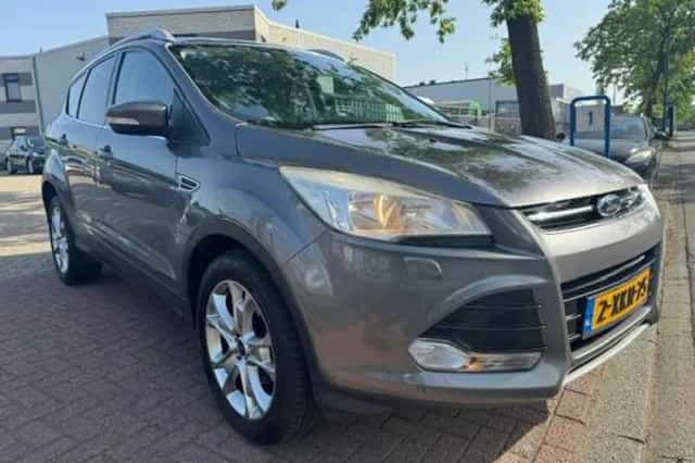 Ford Kuga (2014) thumbnail 1
