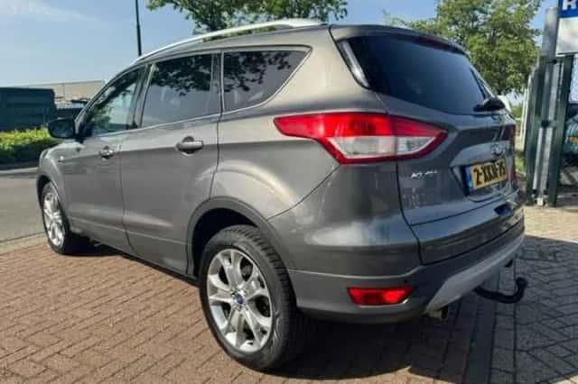 Ford Kuga (2014) thumbnail 2