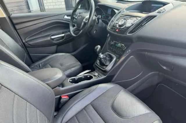 Ford Kuga (2014) thumbnail 3