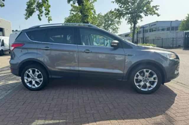 Ford Kuga (2014) thumbnail 4