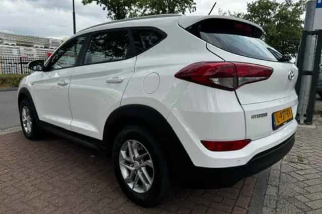 Hyundai Tucson (2016) thumbnail 2