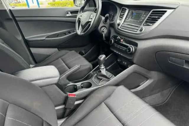 Hyundai Tucson (2016) thumbnail 3