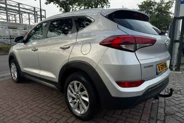 Hyundai Tucson (2016) thumbnail 2