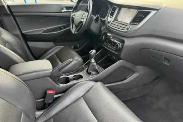 Hyundai Tucson (2016) thumbnail 3