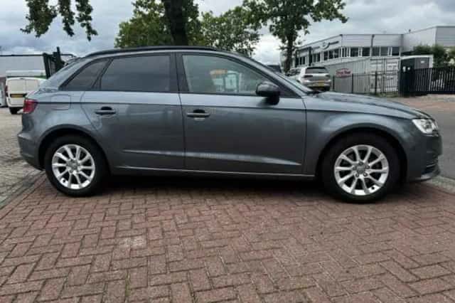 Audi A3 (2013) thumbnail 4